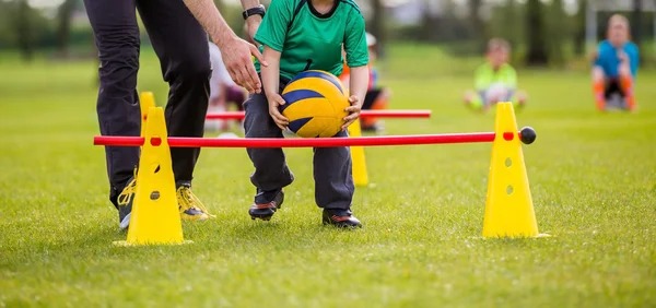 保级之战：格拉尼特·扎卡加盟黑猫！桑德兰中场终获节拍器