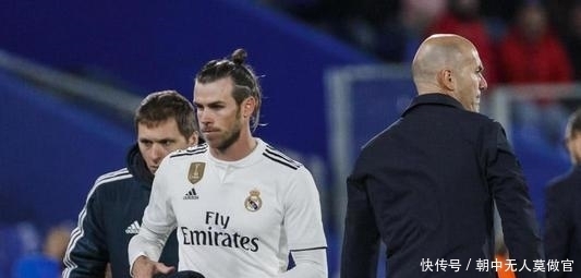 队轻松穿过 队轻松穿过